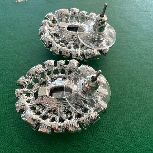 Ashley Collection Oval Rhinestone Stud Pierced Earrings Formal - Picture 6 of 11